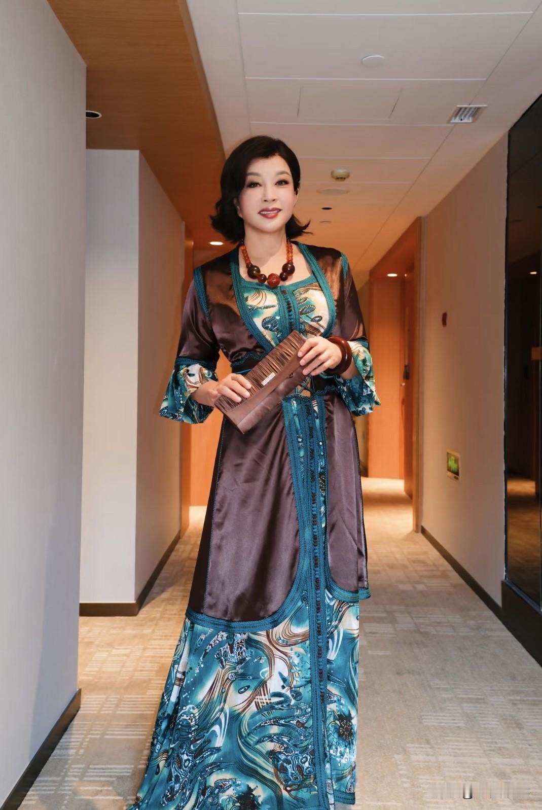 怪不得她自信地说征服世界的不是只有男人，看看刘晓庆现在貌美如花的样子，即使征服不