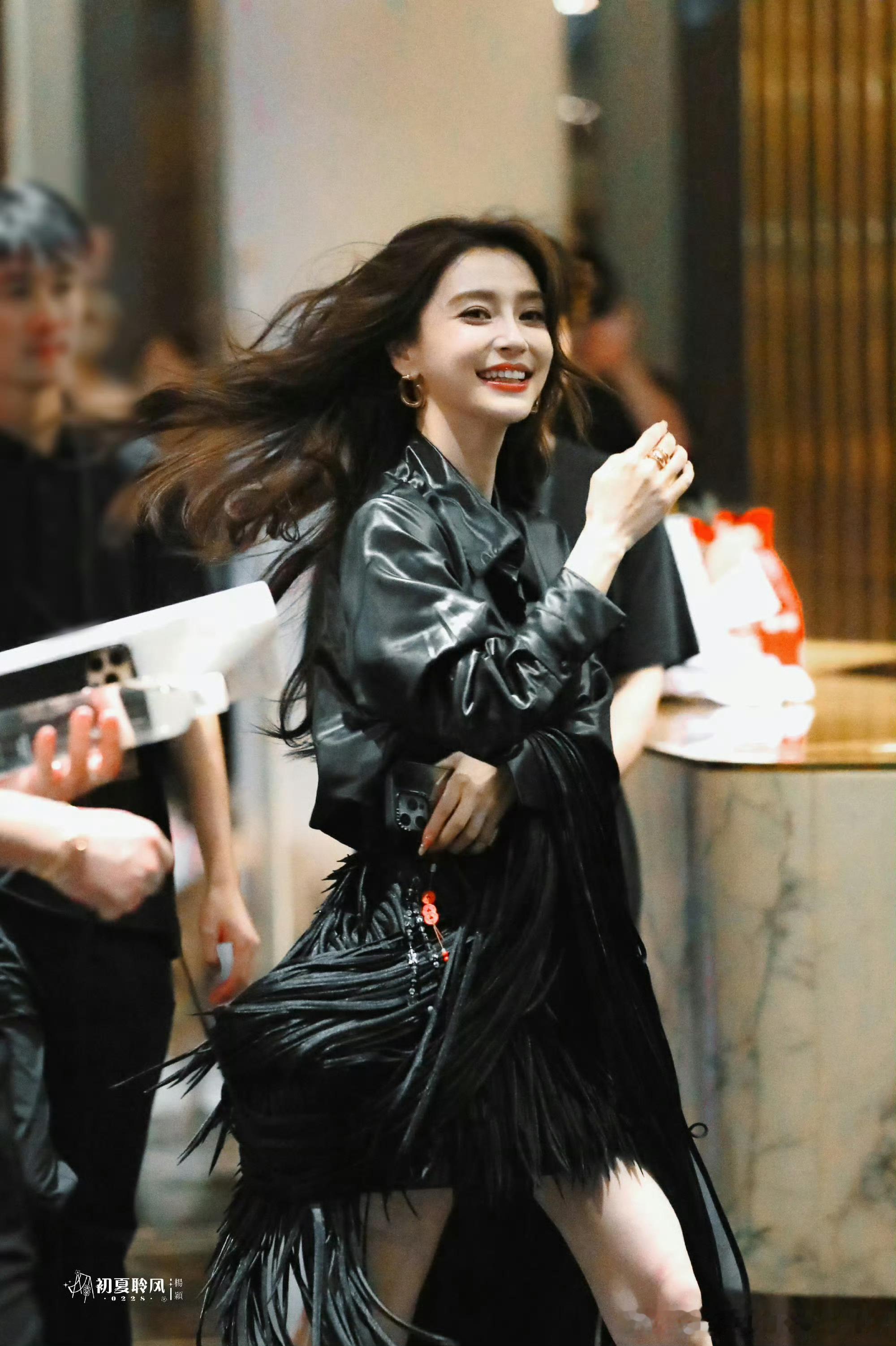 Angelababy，鞠婧祎，古力娜扎今晚直播妆造，大家觉得怎么样 ​​​