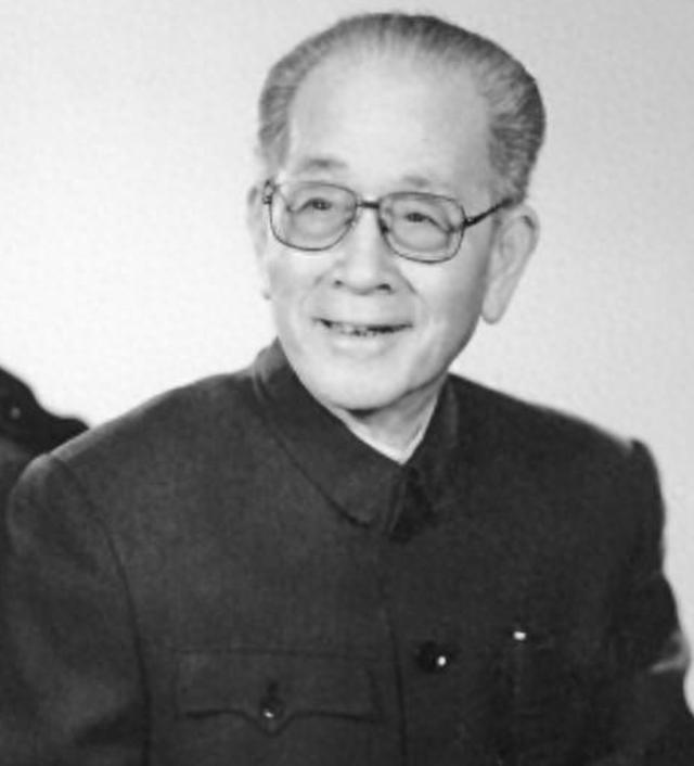 1982年的一天，刚获平反的李雪峰，就兴高采烈的去登门拜访刚卸任的纪登奎，当时李