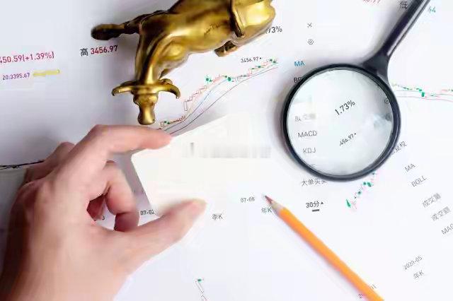 量价关系的精髓，就藏在这8个字里：高位看量，低位看价很多人炒股，把量价关系学了个