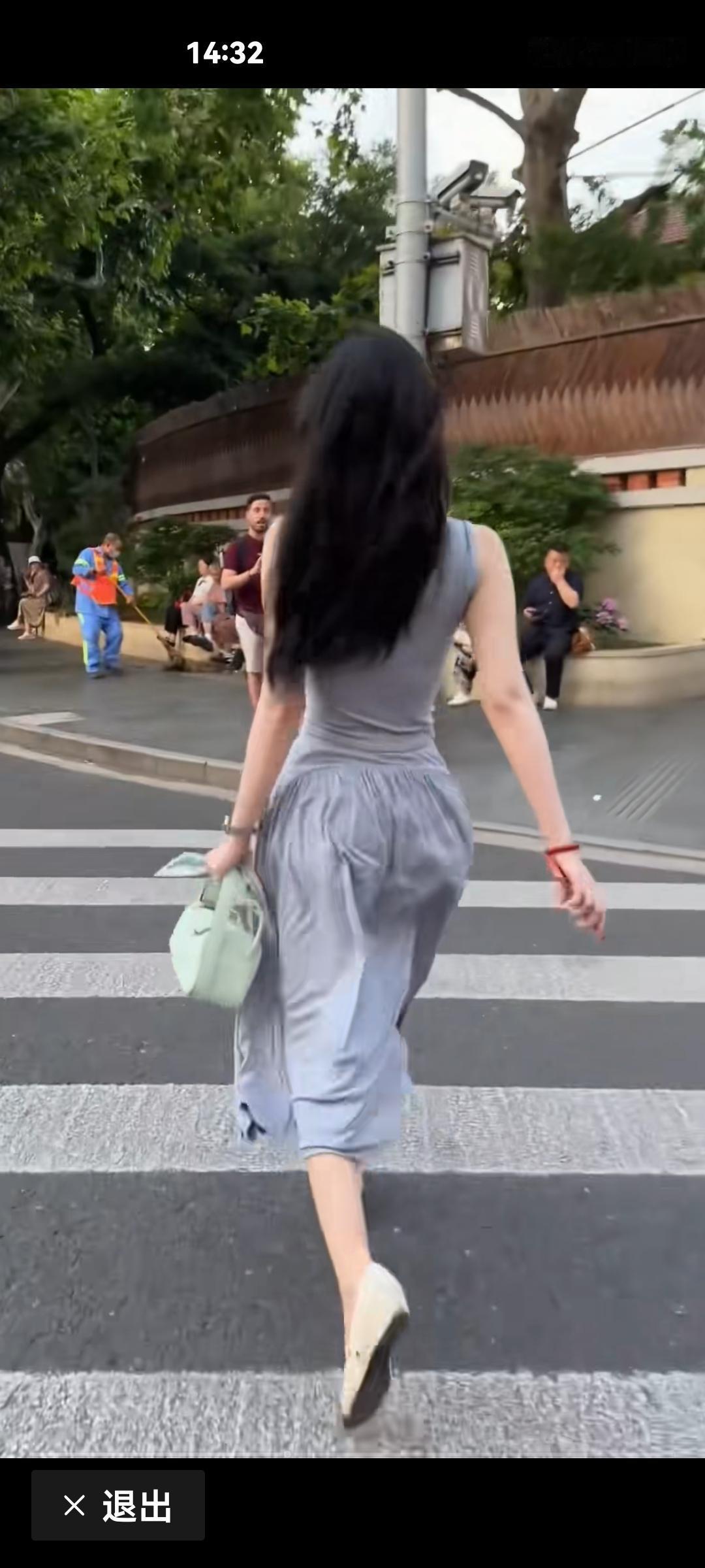 街拍美女 行人街拍照 街拍美女写真 街拍女穿搭