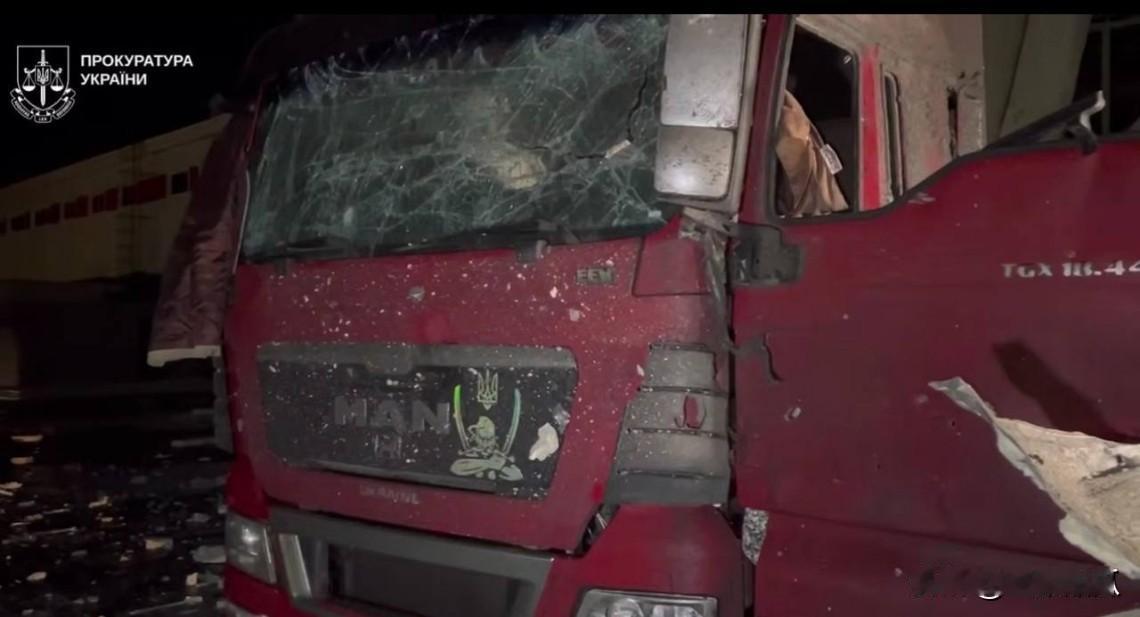 1.12日夜哈尔科夫市一处物流公司“新邮政”的终端站遭到夜间袭击。该设施曾被用于