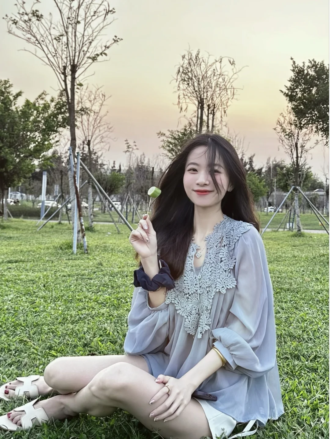 🌥️
