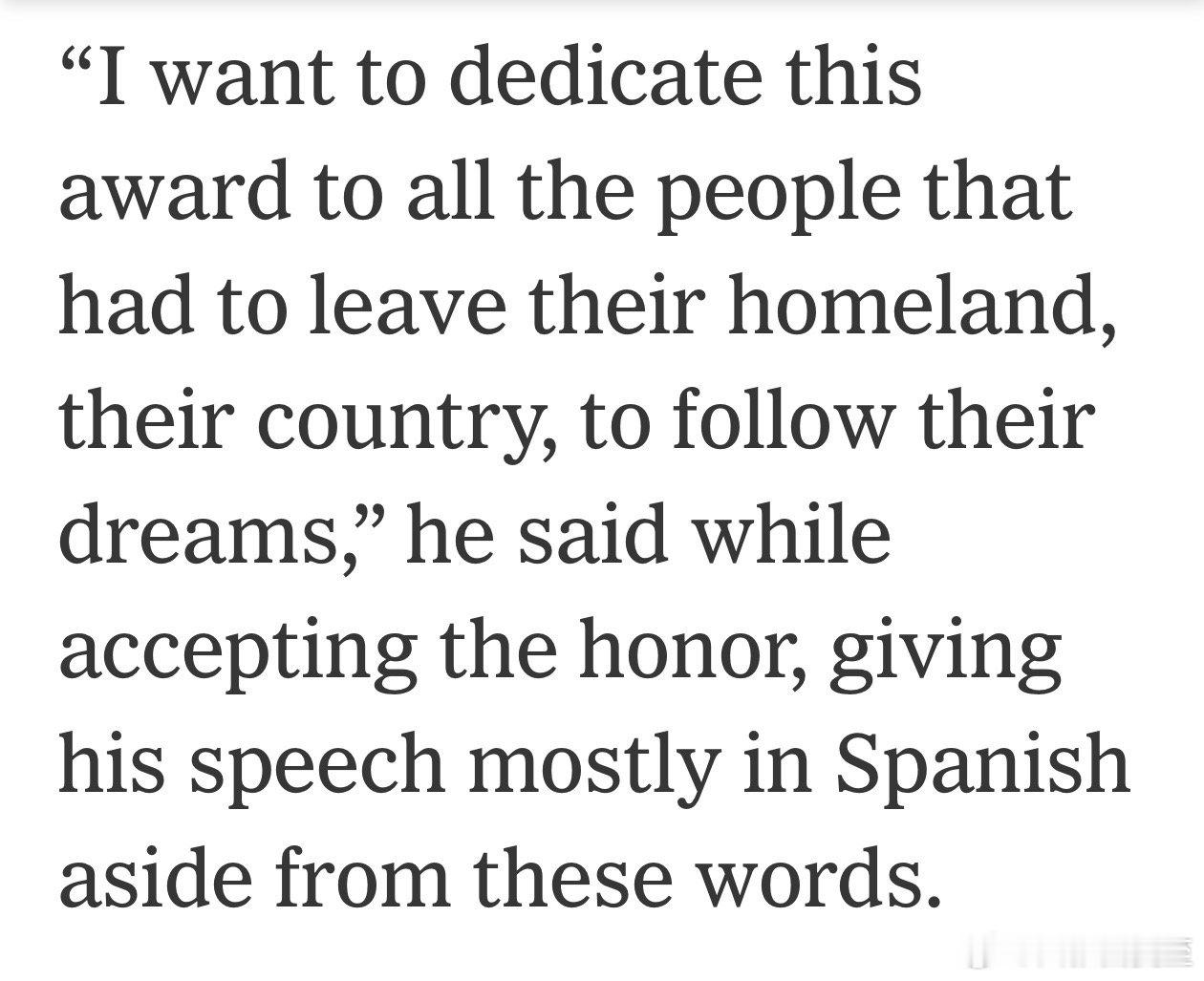 周日将在“超级碗”中场秀上演出的Bad Bunny，生于波多黎各，他的全西班牙语