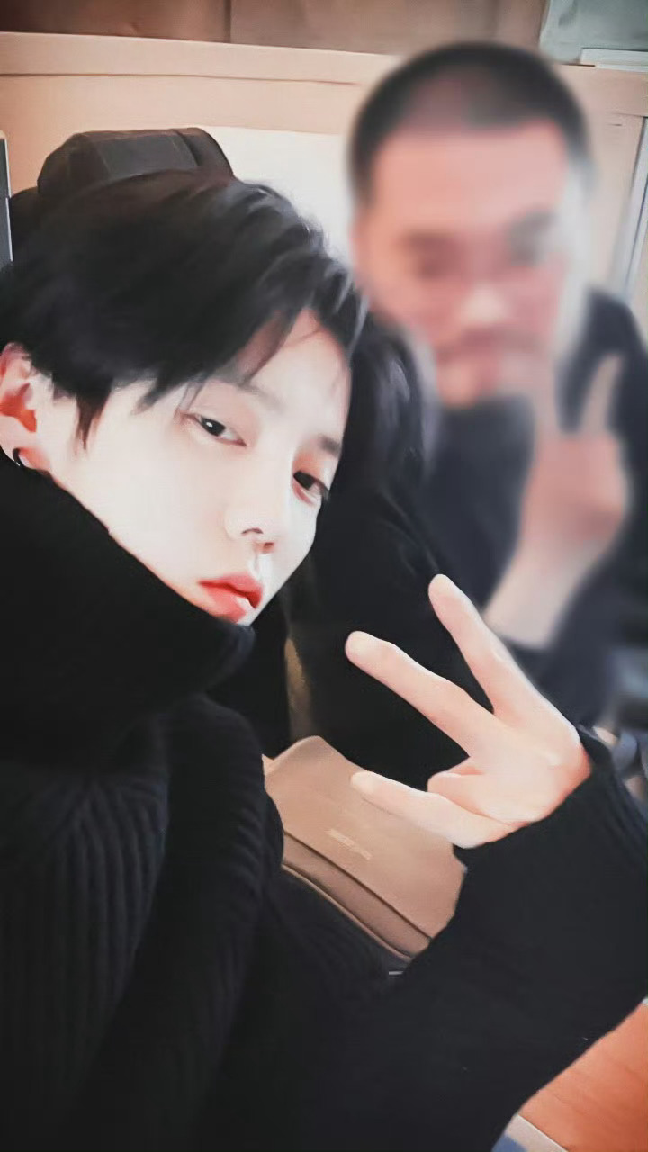 当你觉得冷的时候你就看这些图很暖和的鹿晗