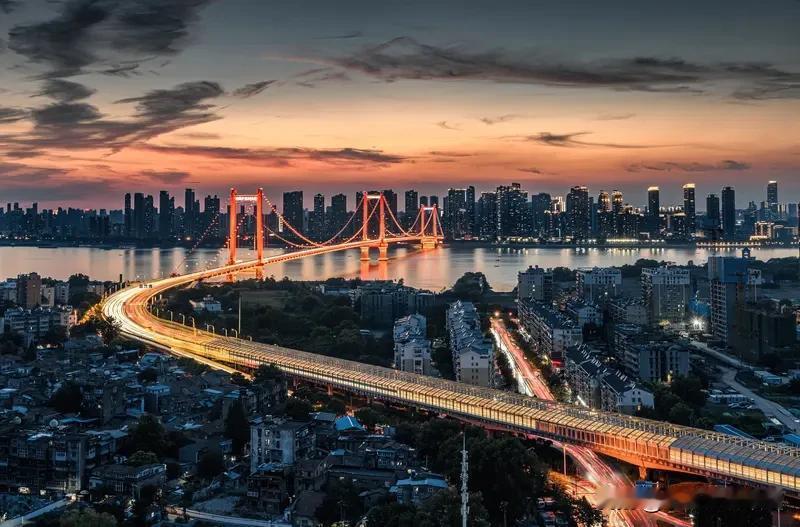 奋进江城共筑新篇 惊！武汉这座山水之城竟藏着这么多惊喜！
家人们，武汉堪称绝美山