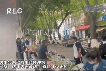 少年身体灵活，反应快。中年大叔还真不是对手。