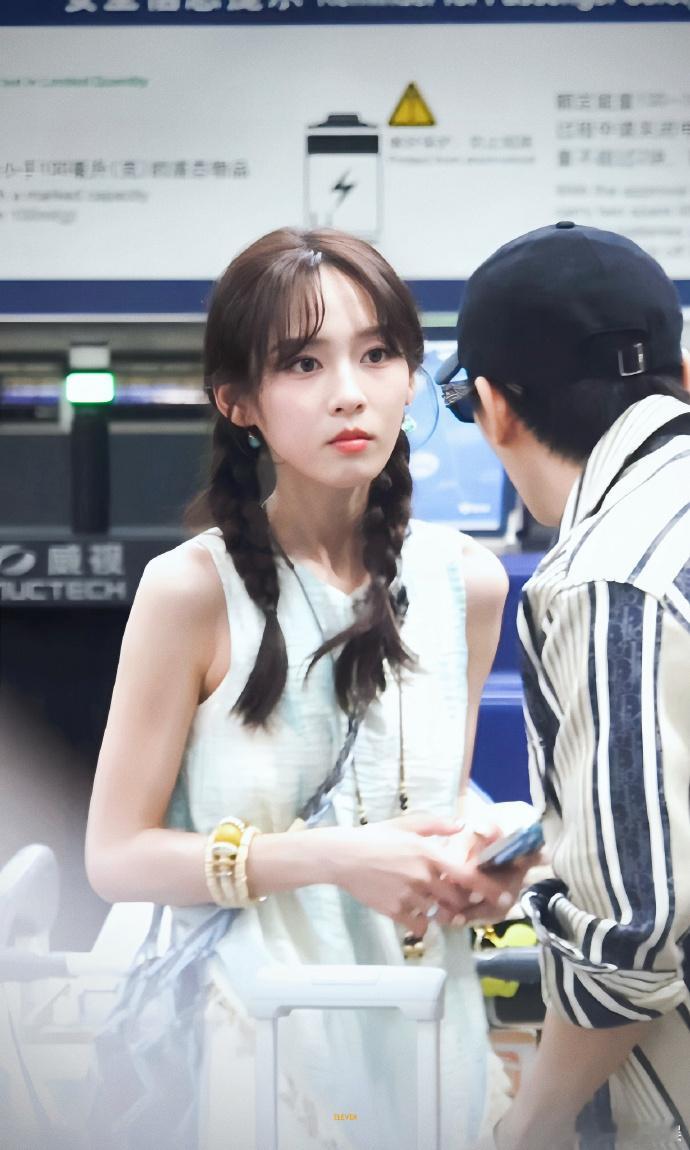 花少小妹王可待播剧花少小妹王可居然演过深情眼 花少小妹王可居然演过深情眼，这样一