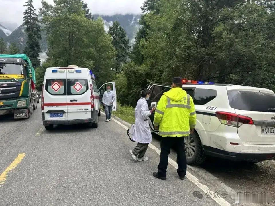 卫健委回应救护车在西藏拉警报旅游理性看待救护车违规事件，呼吁完善监督机制。西藏救