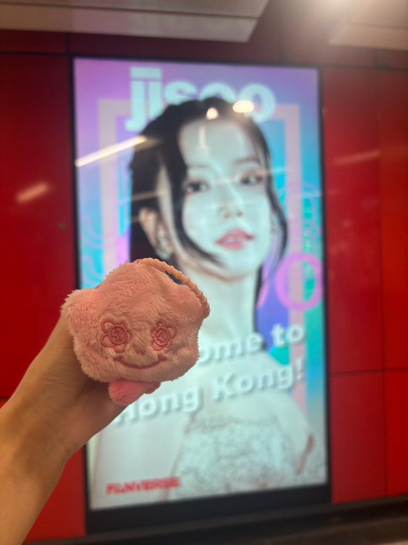 能不能拍到金智秀我不知道啊啊啊 但是有这么多同担来给智秀这种短短半个小时的活动来