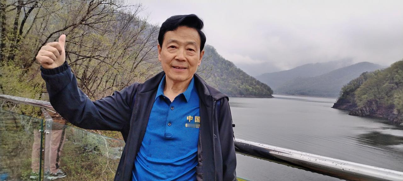 请用四个字形容自己自信执着