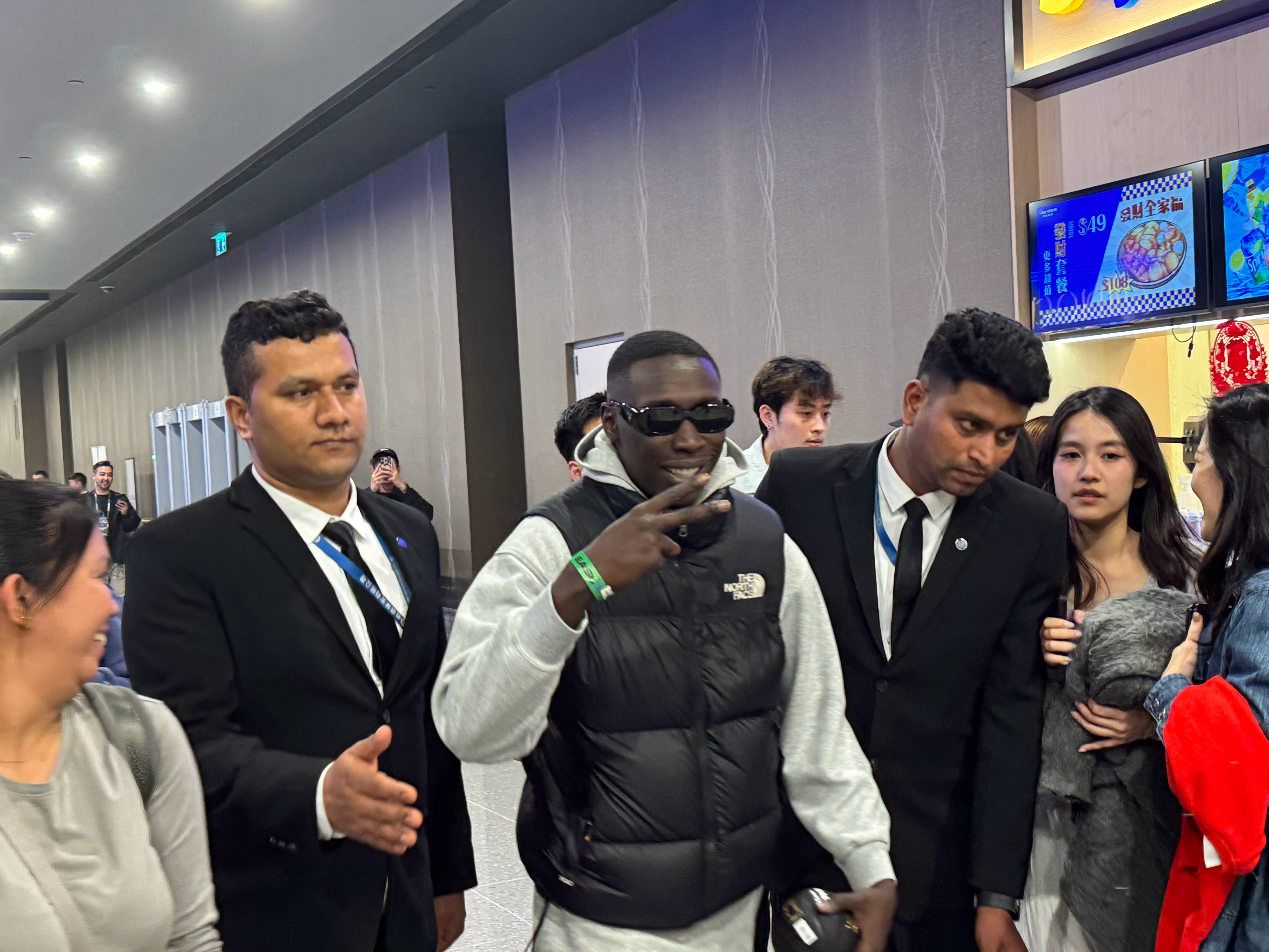 偶遇无语哥Khaby Lamechinahawks