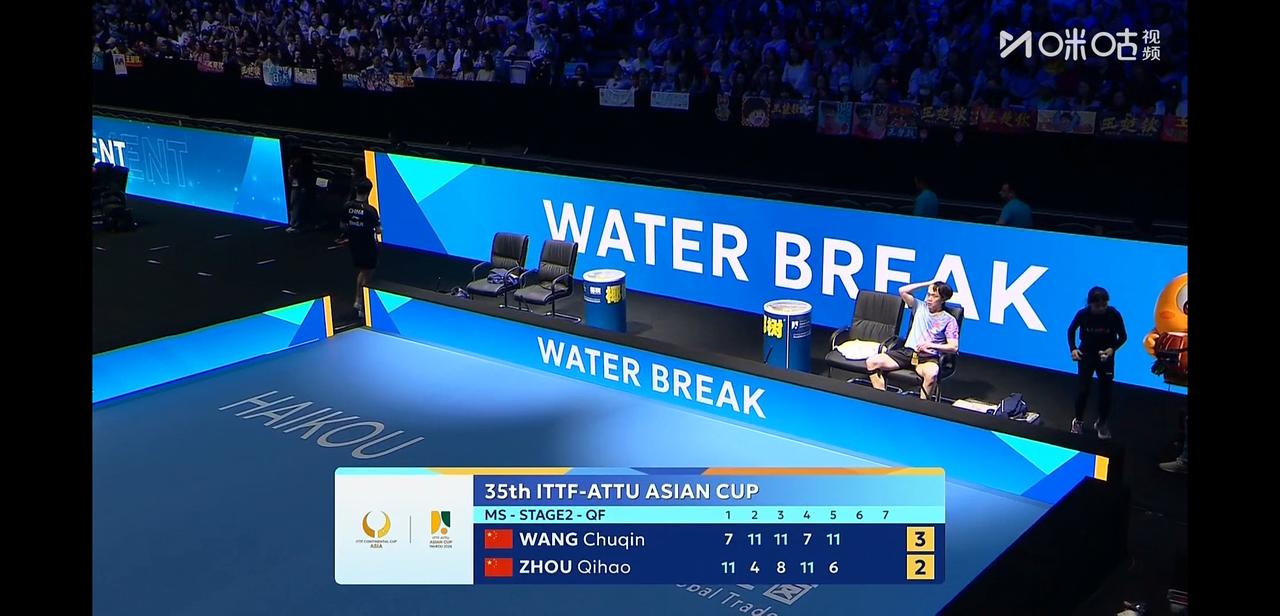 亚洲杯男单1/4决赛，
王楚钦今天对手是队友周启豪。
两个人不仅是队友，
还同属