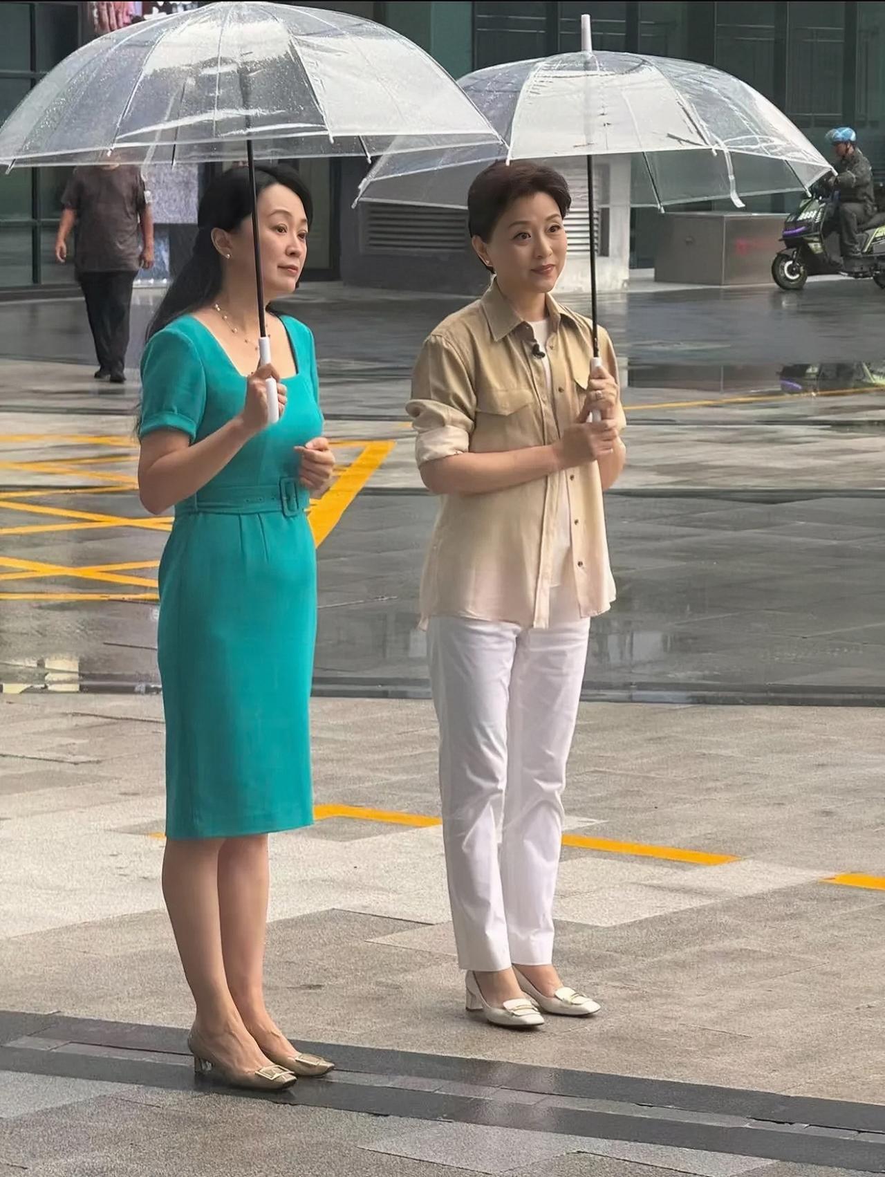 近日，有位网友在北京偶遇杨澜，曾是央视主持人的她，谈吐文雅，温润有内涵。

杨澜
