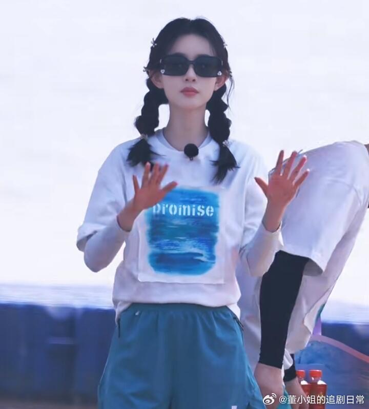 孟子义孟子义校花女大孟子义顶着满头蝴蝶结 满头蝴蝶结造型也太甜了！元气满满少女感