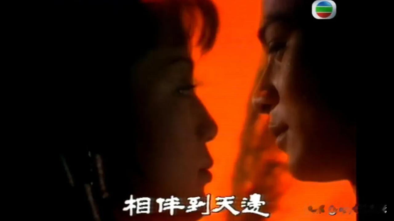 回看了83版的《射雕英雄传》第一部《铁血丹心》第一集才知道：原来大名鼎鼎的“星爷