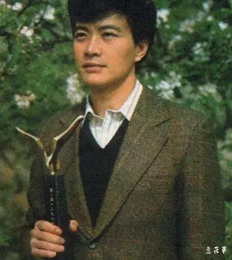 上世纪八十年代的银幕大帅哥，他的作品有《年轻的朋友》、《人生》、《肖尔布拉克》、