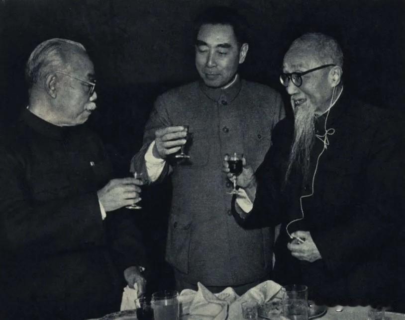 1956年，中央社会主义学院成立，这是中国第一所专门培训民主党派和无党派人士的高