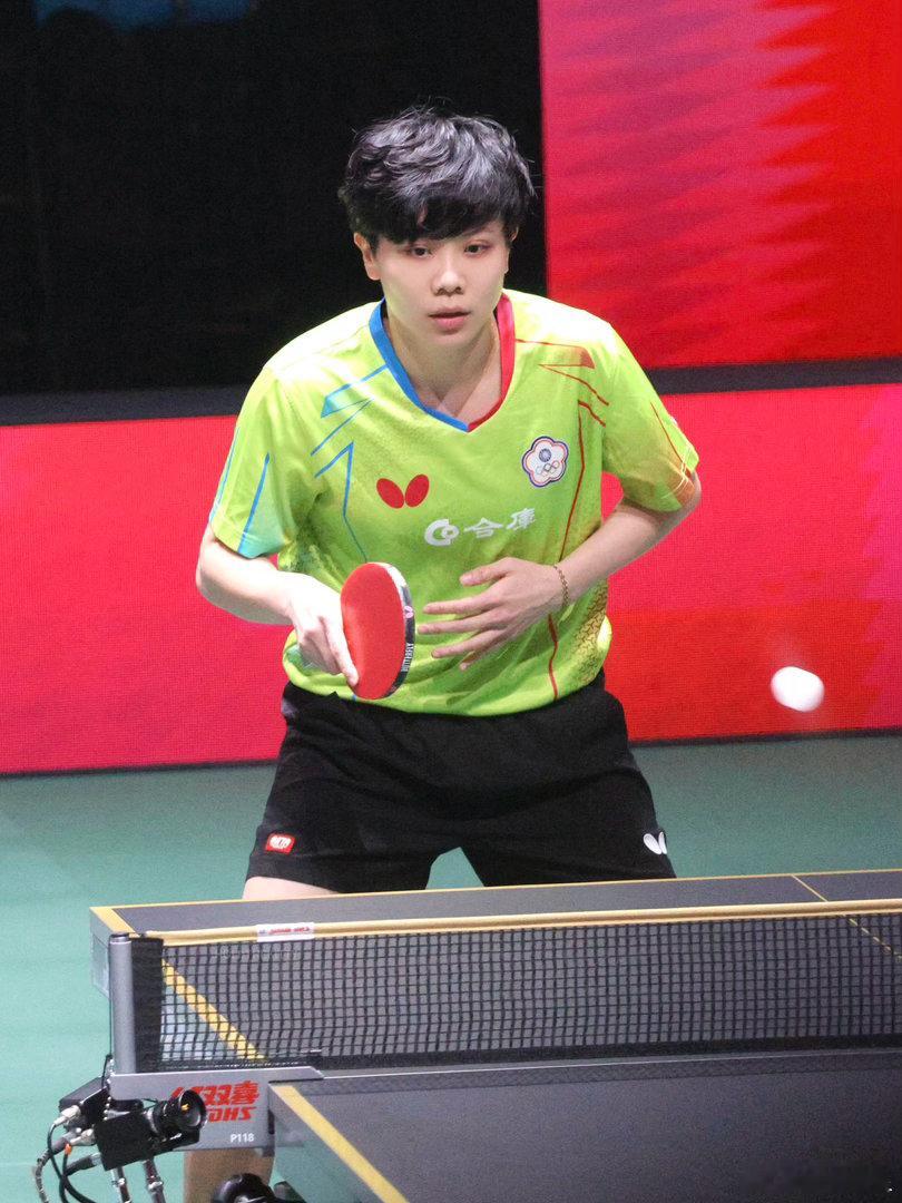 WTT瑞典大满贯郑怡静晋级32强瑞典站女单，石洵瑶3-0横扫张墨，静待对手。郑怡