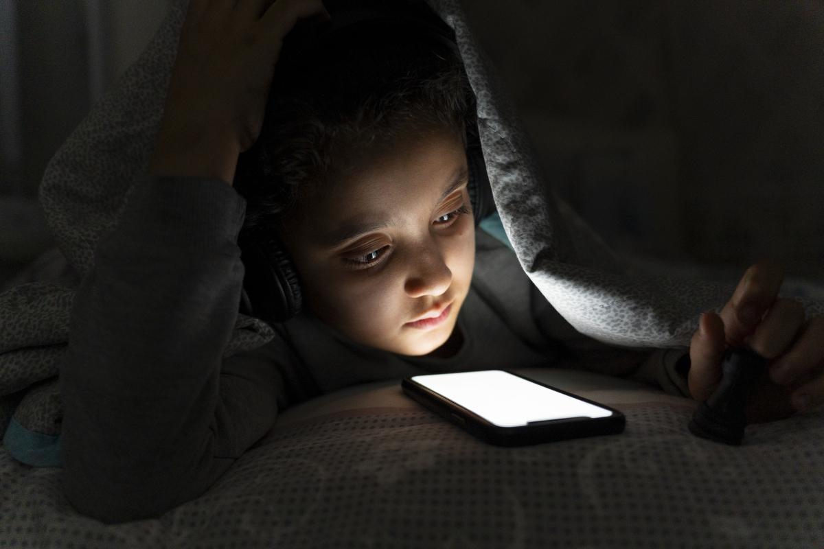 灰色产业链成型，孩子被当牟利工具，警惕价值观崩塌

毒流量的危害远不止于此，暴利