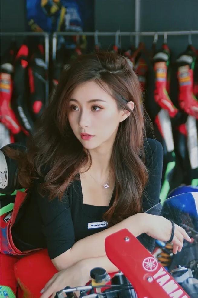 “陈翔六点半”的美女球球
没事儿的时候经常刷到陈翔六点半的短视频，觉得很搞笑🤪