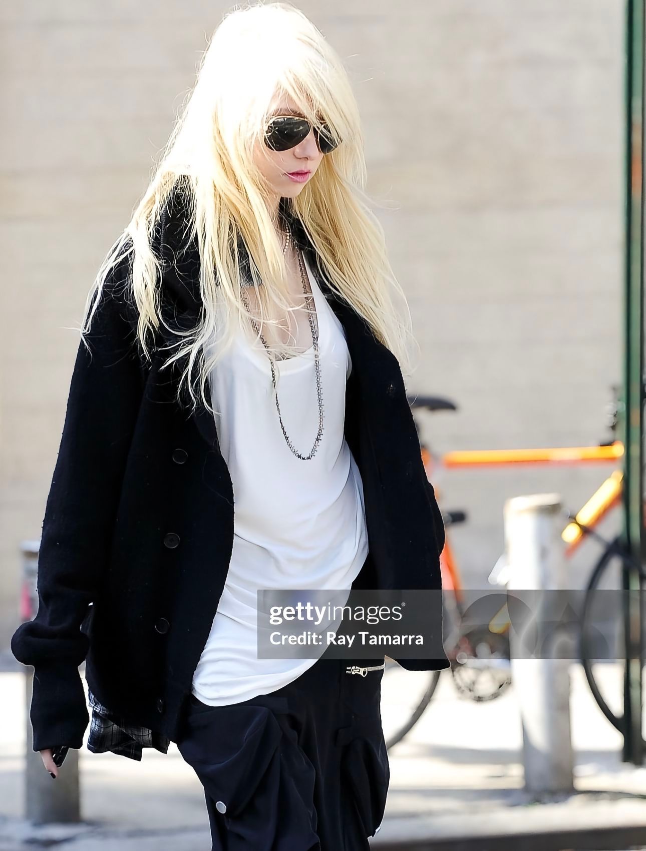 Taylor Momsen｜被这个小金毛可爱到💛🖤 ​​​