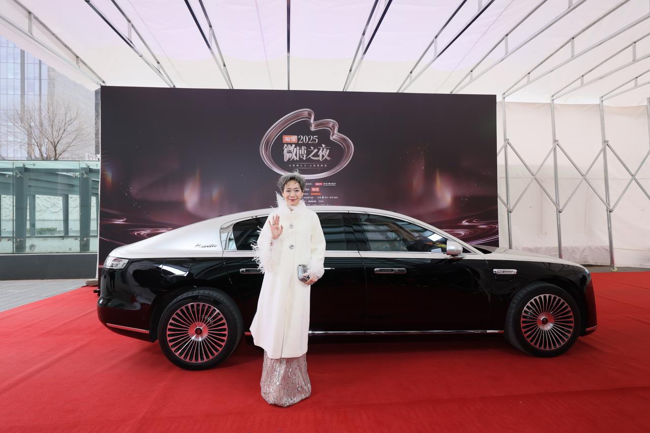 说真的,这次微博之夜给我种草的居然是辆车!刷到好多明星上下车或者靠着尊界S800
