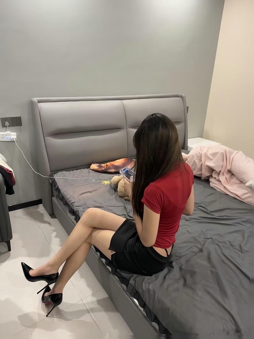 哎，不干活，就知道刷手机。 