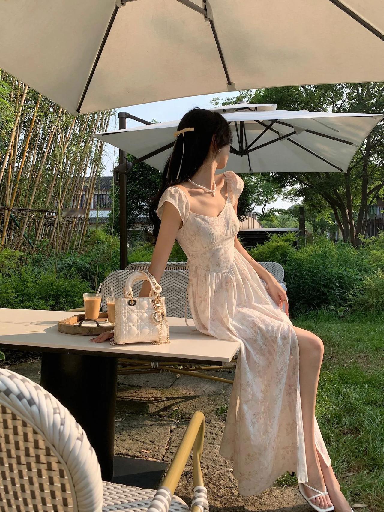 竹荫下美人倚