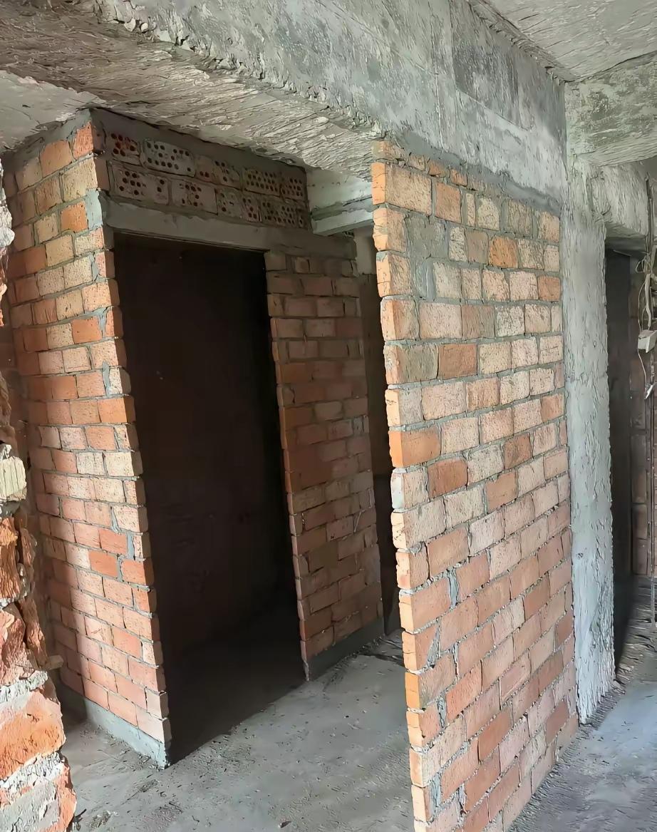 美观？看不出来。稳固？更谈不上。这墙砌成这样，如果哪天一不小心磕碰到，倒塌了，能