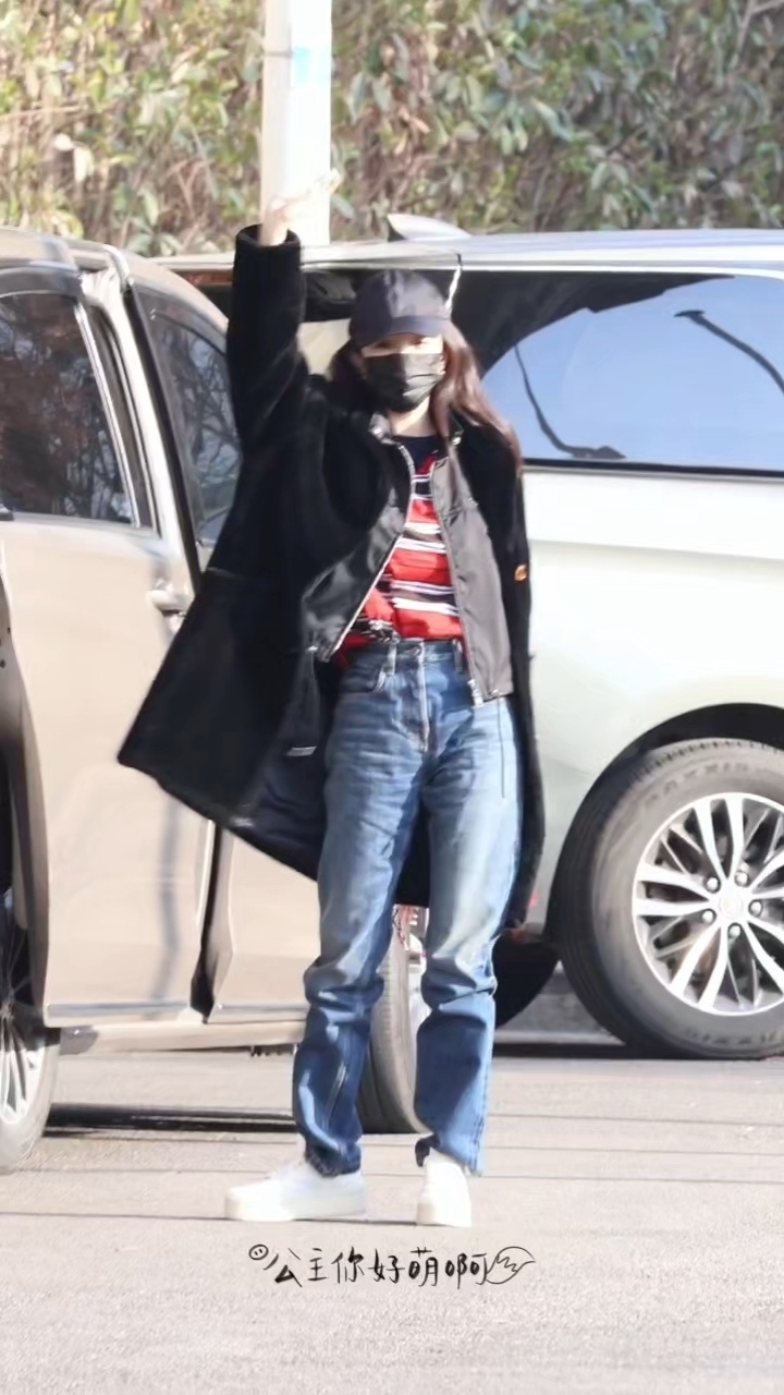 谁看了杨幂都得夸句爆剧女王，时尚女王25年电影有王许梅，电视剧有台网双爆创下央8