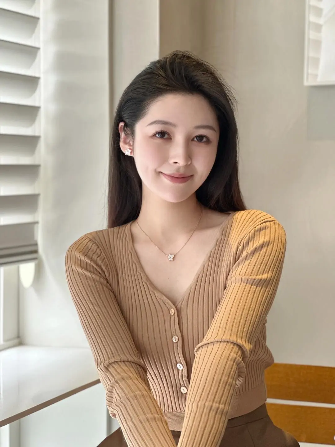 生活在催我赚钱 年龄在催我懂事 成年人的世界好像并不快乐