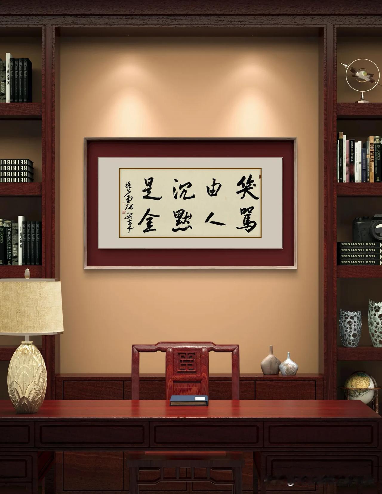 《苏公堤》
一一董嗣杲（宋）

青红一线界沙堤，日日香风逐马蹄。

三月桃花无浪