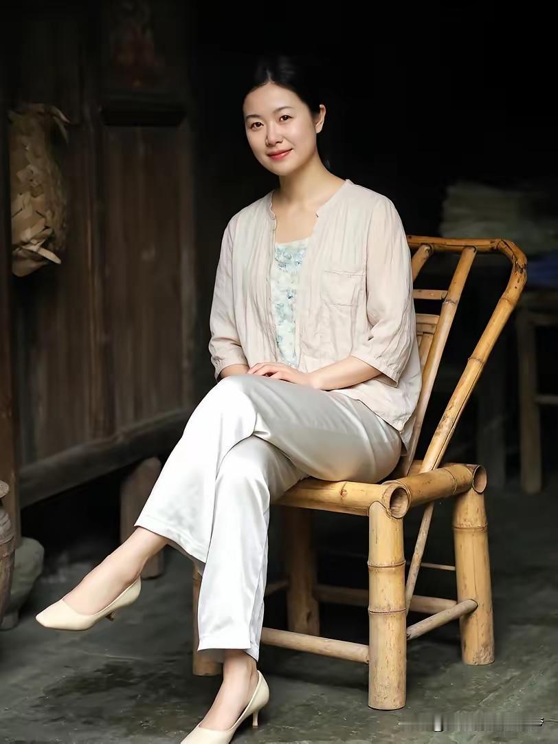 气质美女真悠闲