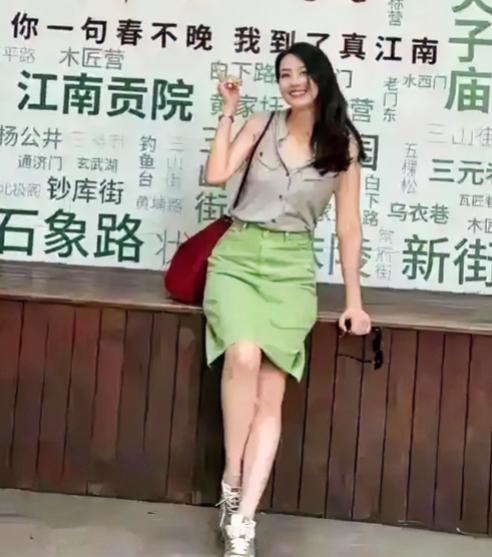 我一直觉得高圆圆长相出众，身材高挑。可真没料到她体能还这么好。

最近，她到南京