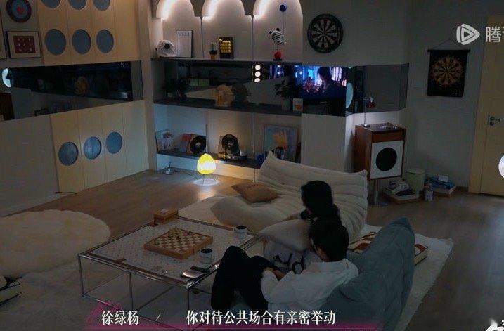 周佑凌柳柳这是在看逐玉吧感觉这个画面真的很像逐玉啊 