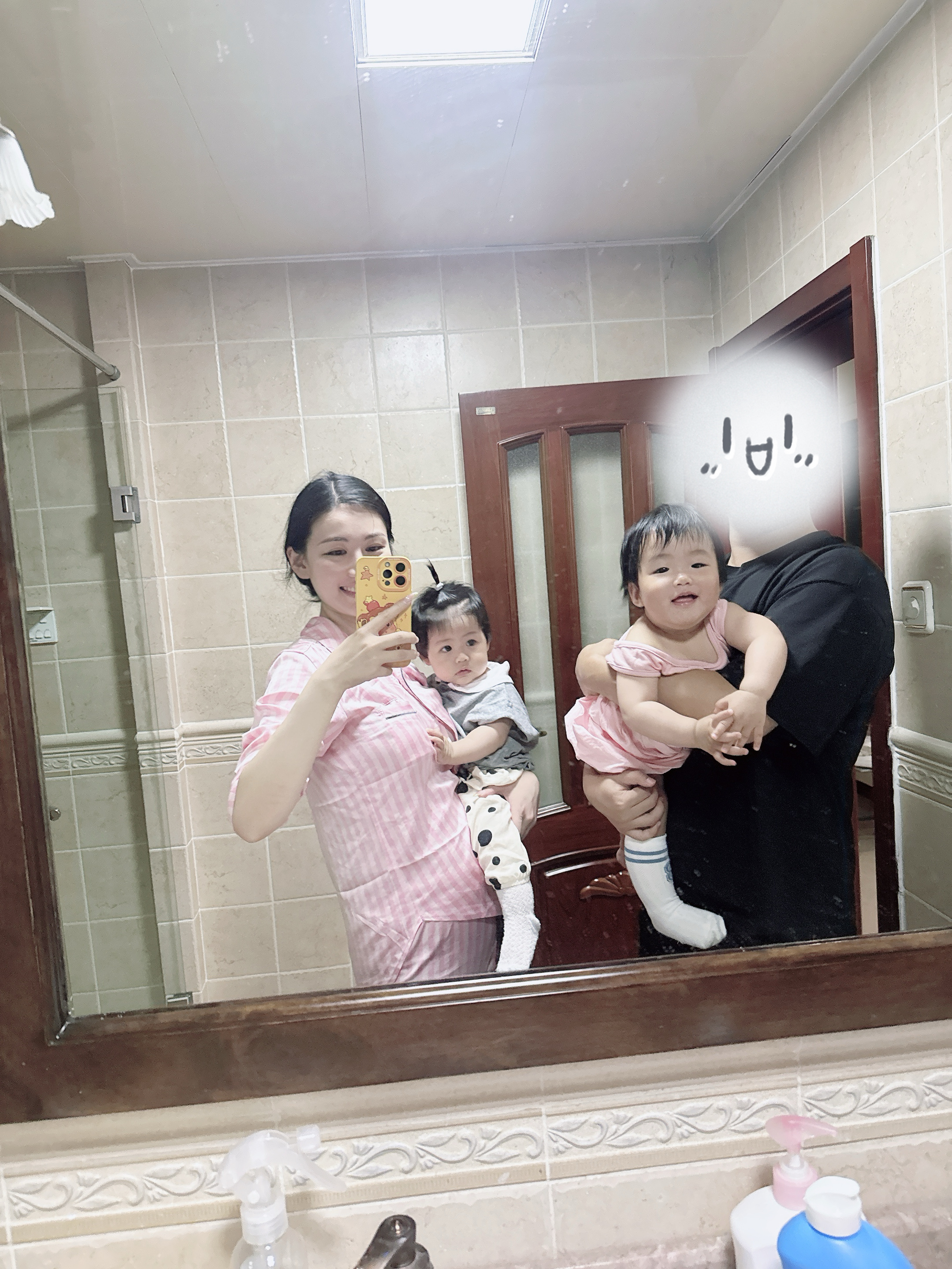 合照嘿嘿薛老师是无脸男大碗一秒钟八百个表情小🥣乖乖的就看着（出了很多疹子可能不
