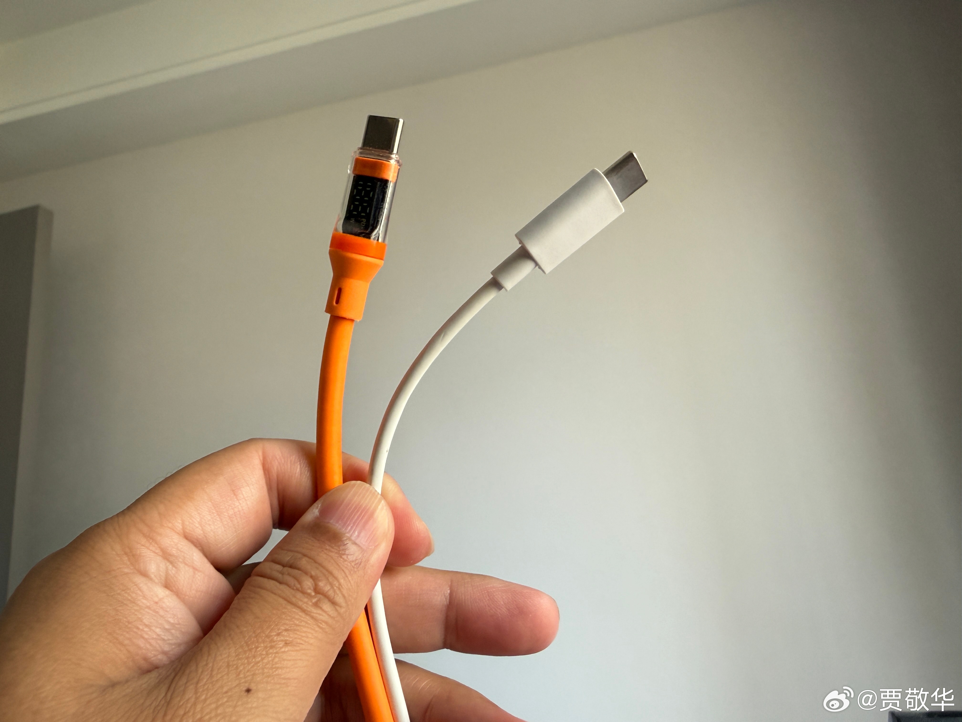 老家邻居充电线丢了，我送他一根原装充电线。结果刚才说我这线是假的，因为他9块9买