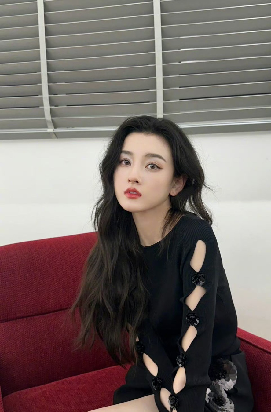 宋祖儿工作室回应网传的恋情并不属实，只是朋友和关系友好的合作伙伴