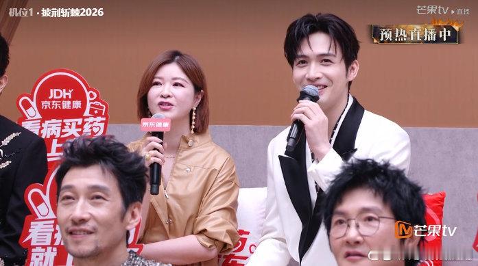 杜华向虞书欣打听张彬彬张彬彬出专辑吓到杜华了 披荆斩棘直播趣事，杜华得知张彬彬出