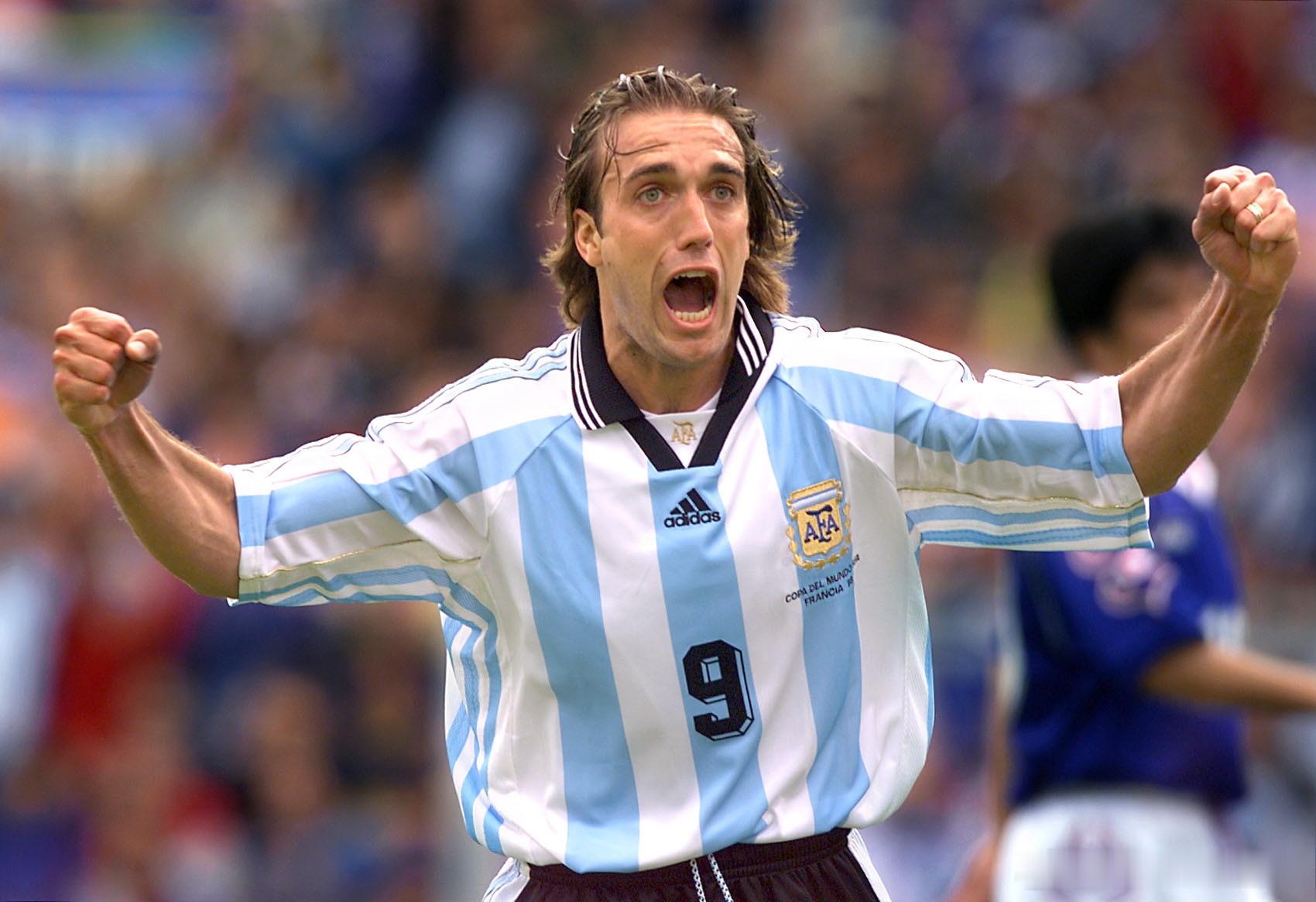 巴蒂斯图塔（Gabriel Batistuta｜阿根廷）外号战神，强力中锋，意甲