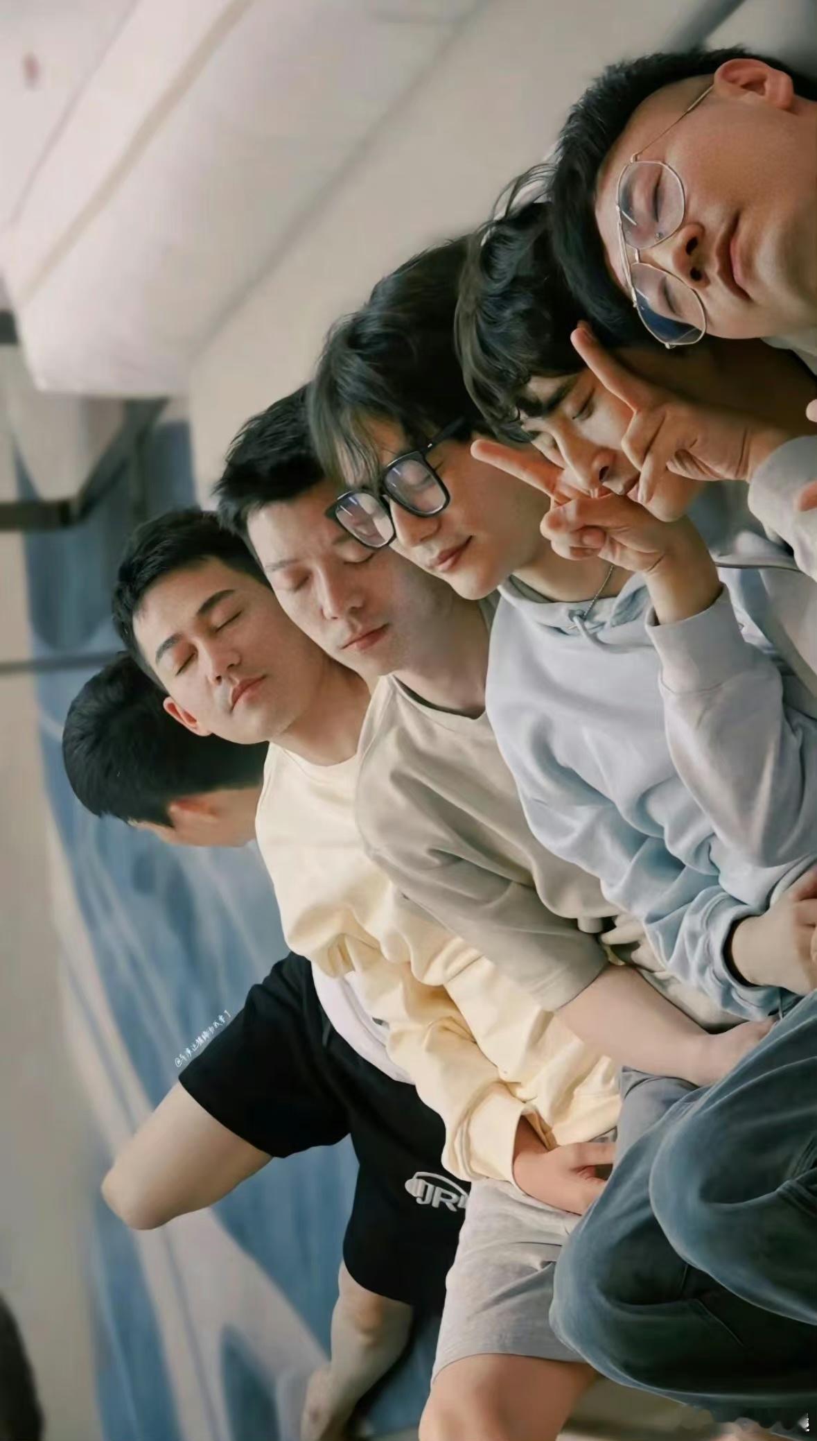 #陆虎说再就业男团知道彼此的底线与雷区#再就业男团的兄弟情谊一直都是非常深厚的，