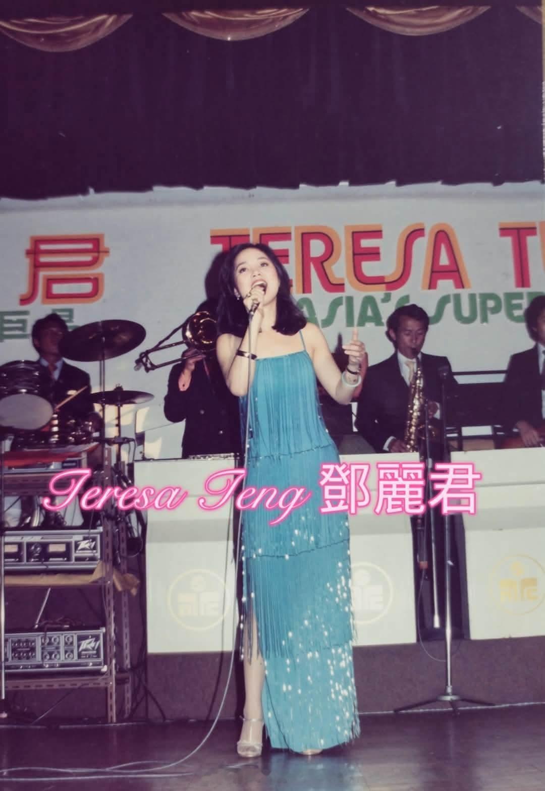 在七十年代，歌星的主要表演场所就是夜总会，因此很多人都会好奇：邓丽君在日本发展期