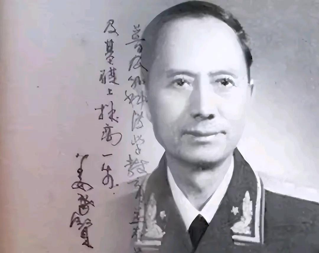 52年，傅连暲探望前妻，看到前妻手上的一枚戒指后，瞬间泪流满面

在新中国开国将