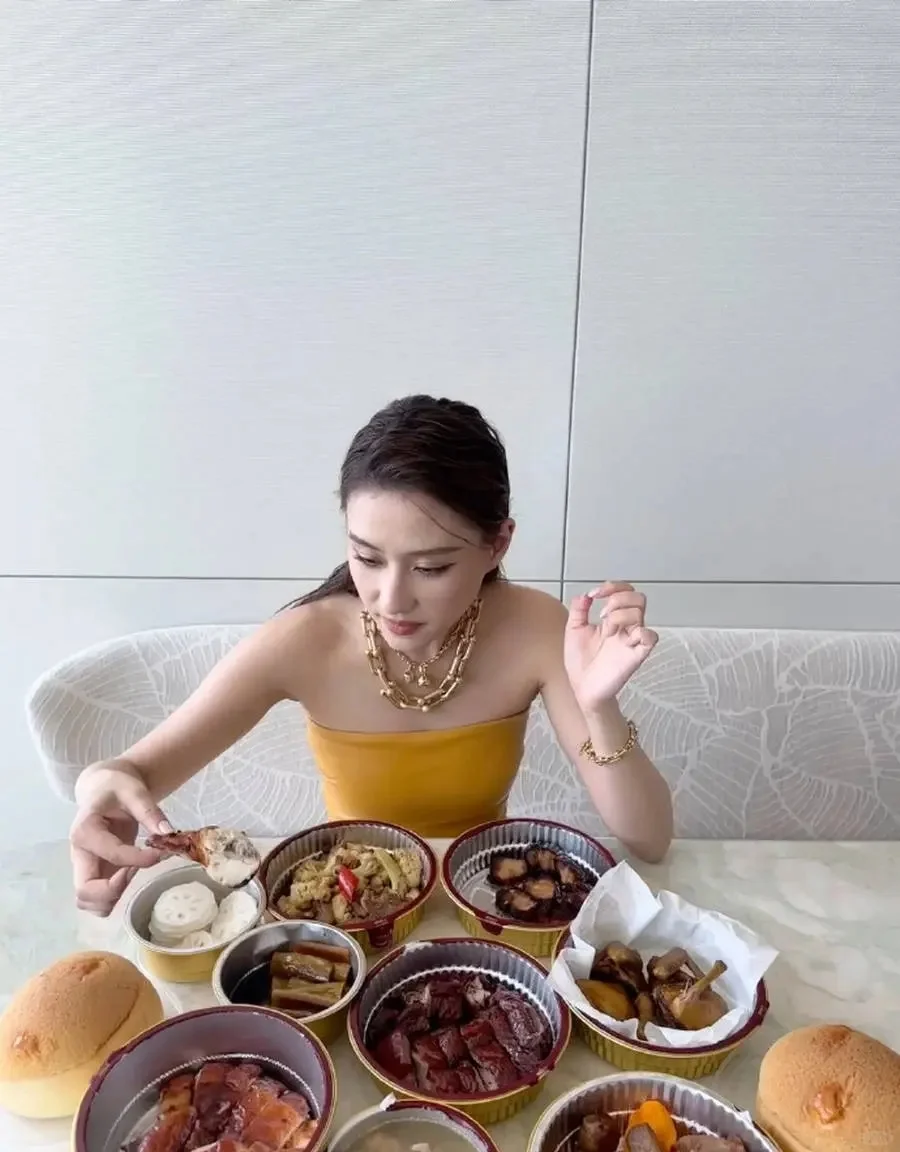 何超莲这早餐也太多了吧？