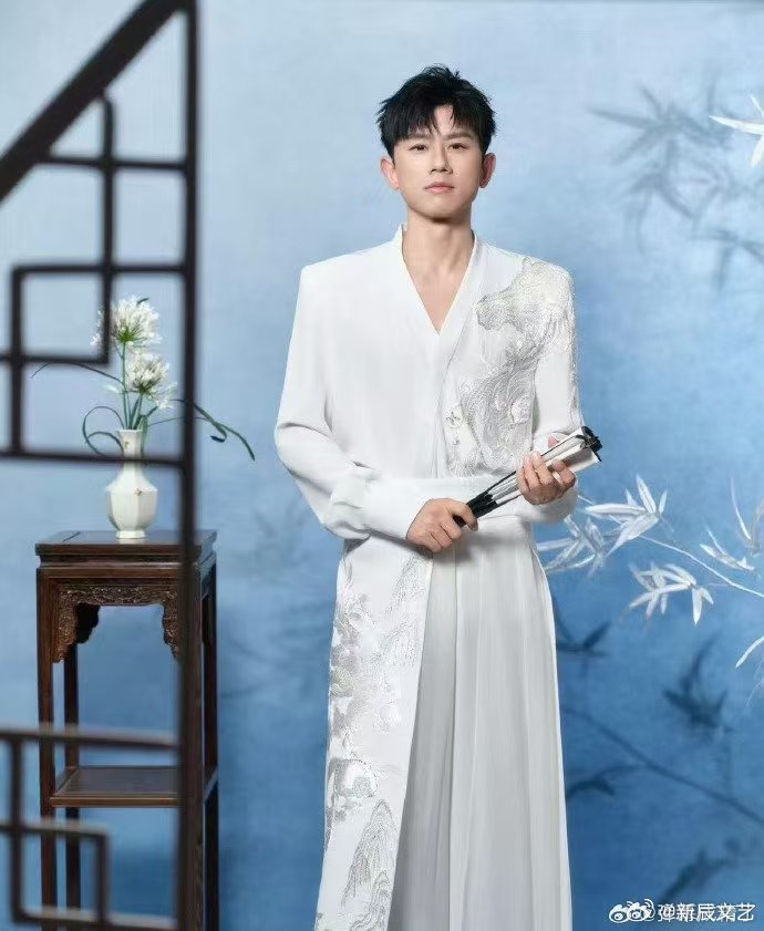 张杰出席成龙国际动作电影周 不用去演唱会也能听到杰哥的神级开麦，成龙国际动作电影