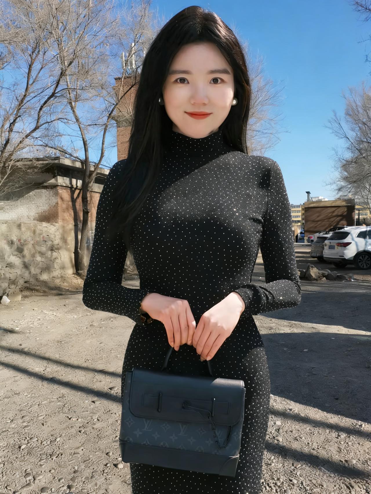 美好从不用盛大的铺垫
一身简约
便抵得过人世万千