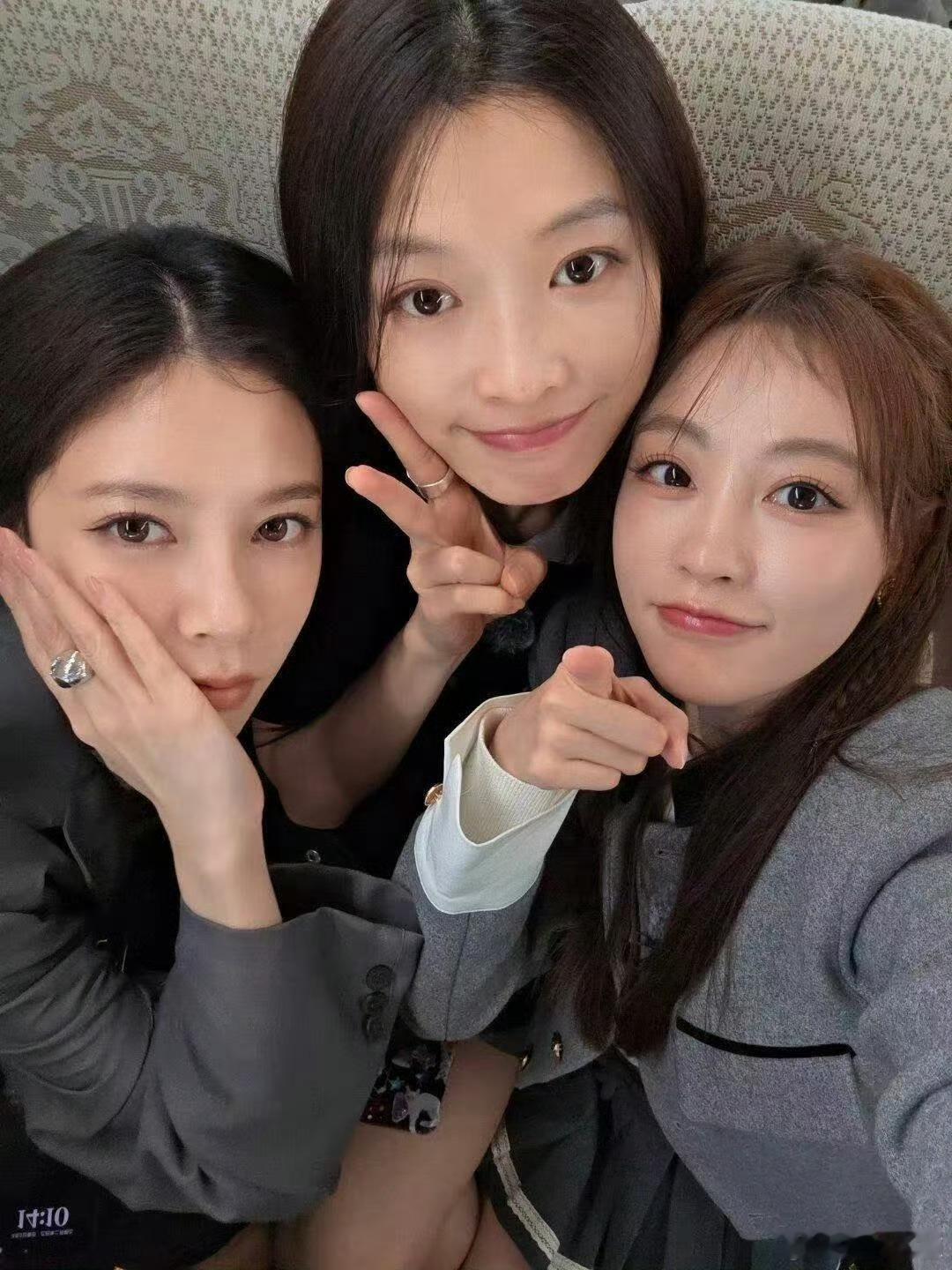 宋妍霏浪姐6人缘 宋妍霏浪姐6里人缘超好，和姐姐们相处得非常融洽，实力又强，真是