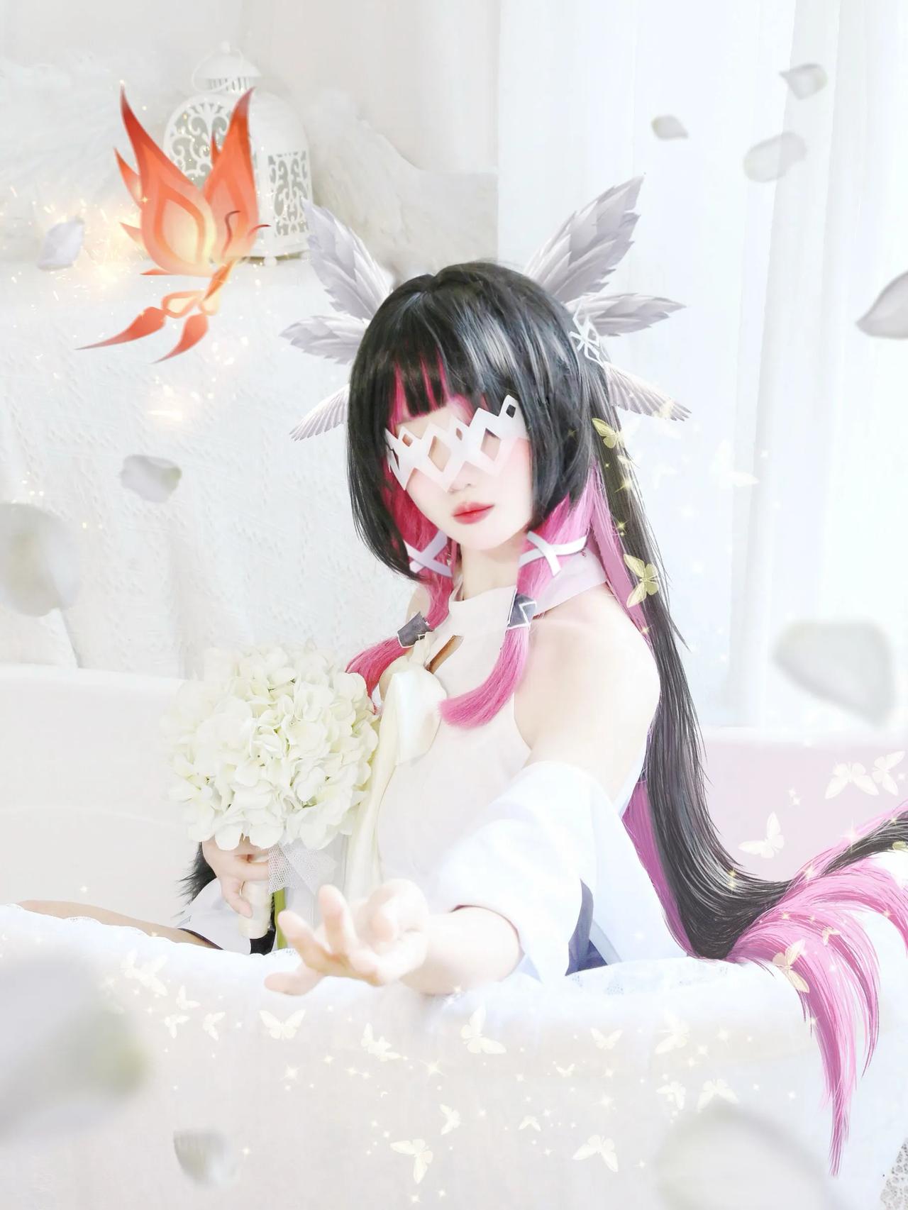 少女:你看不到我，你看不到我!  