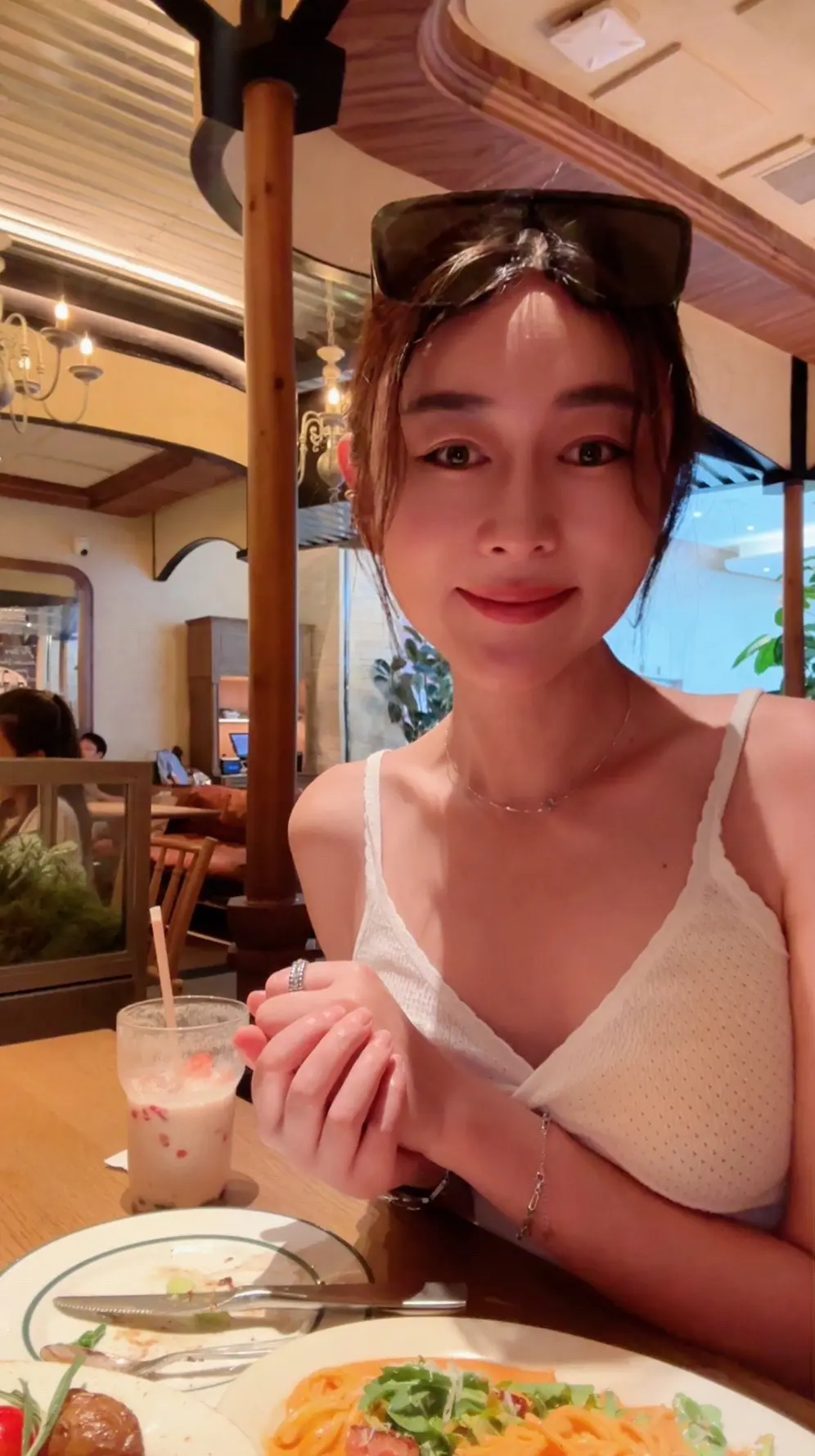“人这一生 能靠的只有摔不碎的自己”